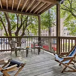 Wrigleyville Home Away From Home! 5 Mins From Downtown! Steps From Lake!! Cozy!