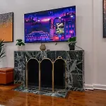 Beautiful Magnificent Mile/Rush Street Condo For Up To 8 Guests With Optional Valet Parking