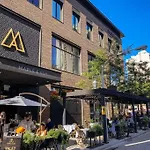 Beautiful Magnificent Mile Street Condo That Sleeps 8 Guests