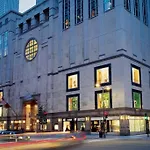 Beautiful Magnificent Mile Street Condo That Sleeps 8 Guests