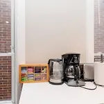 The Secret West Loop Oasis With In-Unit Washer And Dryer For Up To 6 Guests