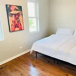 Spacious & Modern 3 Bedroom Home Wi-Fi Free Parking