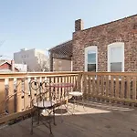 Iklektik House // Robin