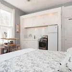 Iklektik House // Robin Apartment Chicago
