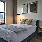 South Loop 2Br Getaway With Smart Tvs & Optional Parking Near Mccormick Place, Museum Campus & Downtown