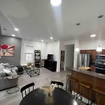 Lovely 3-Bedroom Apartment In Bronzeville