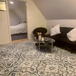 Entire 1 Bedroom Floor Unit With Patio * Chicago