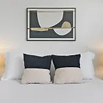 Spacious & Modern 2Br Apartment - Algonquin 06-008E