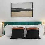 Inviting 2-Bedroom Apt In Hyde Park - The Blackwood Rep