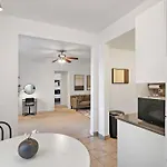 Sleek 1-bedroom In - East Park Tower 0610 Rep Apartment