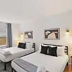 Sleek 1-Bedroom Apt In Chicago - East Park Tower 0610 Rep