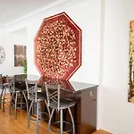 Club Salon Sleeps 10-20 Free Parking & Tv Apartment *