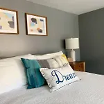 Lincoln Park Light-Filled Loft