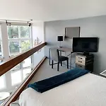 Lincoln Park Light-filled Loft