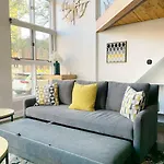 Lincoln Park Light-filled Loft Chicago