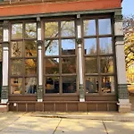 Lincoln Park Light-Filled Loft