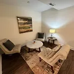 West Town Hideaway Sleeps 18 Plus With Parking!