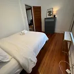 Vintage-Modern Hideaway In Logan Square