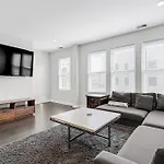 Spacious Hideaway Minutes From Downtown With Parking