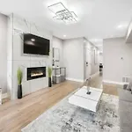 The Chic Urban Oasis Near The Lake!