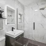 Apartment The Chic Urban Oasis Near The Lake! *
