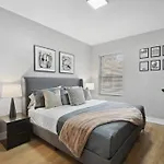 The Chic Urban Oasis Near The Lake!