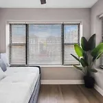 The Chic Urban Oasis Near The Lake! Apartment Chicago
