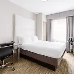 Hotel Express - Magnificent Mile By Ihg 3*