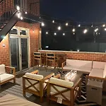 Modern Townhome With King Suite & Private Patio