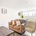 Cozy 2 Brm Mins Away From United Center Apartment Chicago