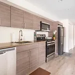 Cozy 2 Brm Mins Away From United Center