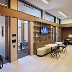 Level River North Hotel 4*