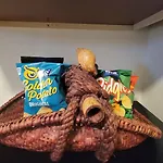 Chateau De Woodlawn - Peaceful 3 Bedroom Apartment.