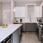 Holiday home 2 Newly Built Luxury With Private Roofdeck