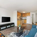 Inviting 2-Bedroom Apt In Hyde Park - The Blackwood Rep