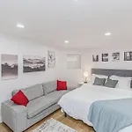 Spacious 4-Bedrooms Retreat