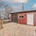 Spacious 4-Bedrooms Retreat