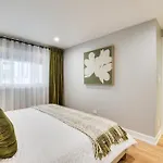 Stylish Chicago Retreat, Walk To Loyola University