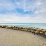 Stylish Chicago Retreat, Walk To Loyola University