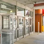 Stylish Chicago Retreat: Walk To Loyola University