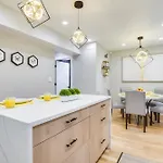 Holiday home Stylish Retreat: Walk To Loyola