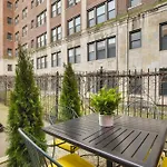 Stylish Retreat: Walk To Loyola Holiday home