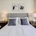 Landing Modern Apartment With Amazing Amenities