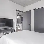 Landing Modern Apartment With Amazing Amenities