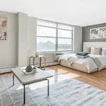 Landing Modern Apartment With Amazing Amenities