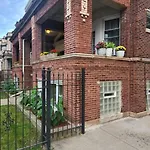 Relaxing Entire Roseland Neighborhood Unit Apartment *