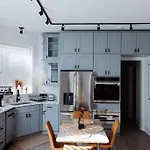 The Brown House - A Luxurious Uchicago Campus Apartment Chicago