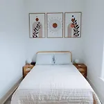 The Brown House - A Luxurious Uchicago Campus Apartment Chicago