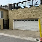 Bootlegger House Sleeps 10-20 Free Tv & Parking