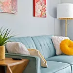 Norwood Park/Edison Park! Workstation & In-Unit Laundry! 2Nd Floor Apt